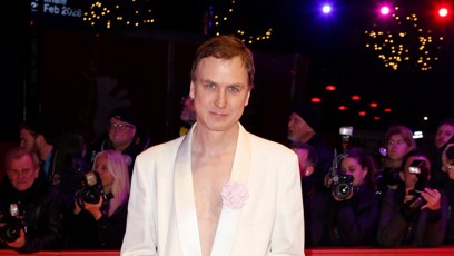 FOTO: Německý herec Lars Eidinger zvolil podivný outfit.