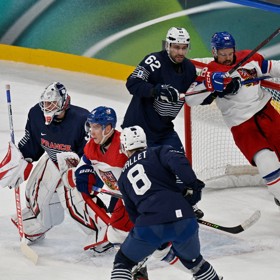 Čeští hokejisté si po úvodním kanadském debaklu spravili chuť, výhra 6:3 nad Francií se ale rodila velmi těžce.