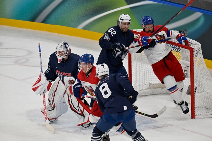 FOTO: Čeští hokejisté si po úvodním kanadském debaklu spravili chuť, výhra 6:3 nad Francií se ale rodila velmi těžce. – stránka 3