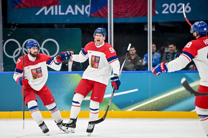 FOTO: Národní tým sice zápasu od začátku dominoval a vypracoval si dvoubrankový náskok, pak ale přišel nepochopitelný kolaps. – stránka 2