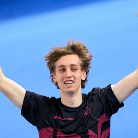 Metoděj Jílek radostí bez sebe. 