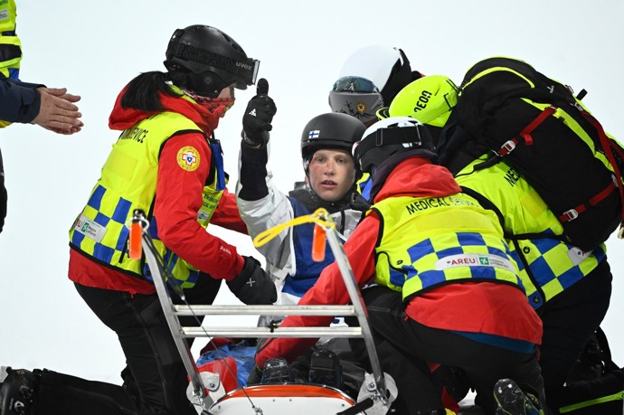 FOTO: Elias Lajunen ukazoval palec nahoru. – stránka 7