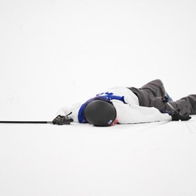 Elias Lajunen ležel bezvládně na zemi.