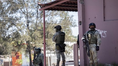 FOTO: Policisté hlídají ulice.