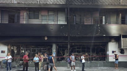 FOTO: Spálené a zničené budovy.