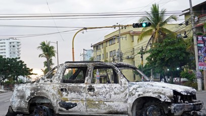 FOTO: Shořelá auta v Mexiku.