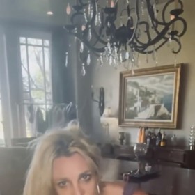 Britney Spears tančila skoro nahá. 