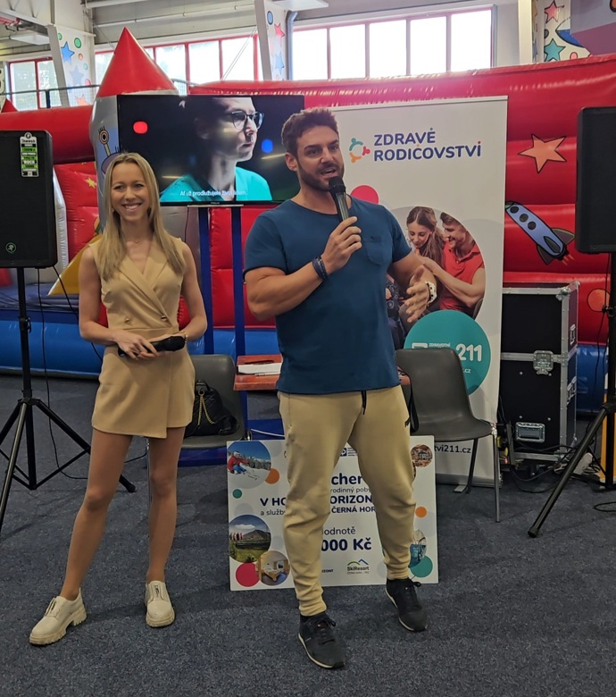 FOTO: Simona Šimková a Michal Šeda mají projekt Zdravé rodičovství. – stránka 1