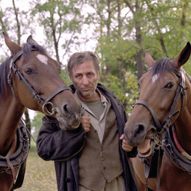 Zámek v Čechách: Nová dělnická vláda chce za každou cenu zlikvidovat šlechtu (na snímku Karel Heřmánek).