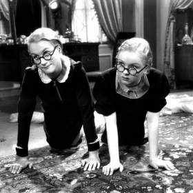 snímek z filmu Mravnost nade vše (Adina Mandlová, Věra Ferbasová)