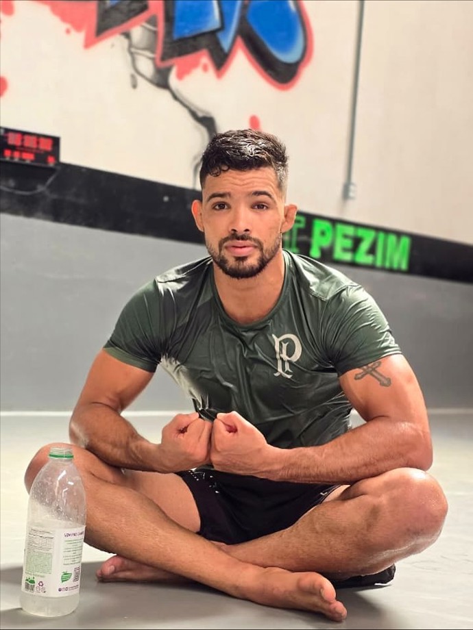 FOTO: Zápasník Kaik Brito. – stránka 1