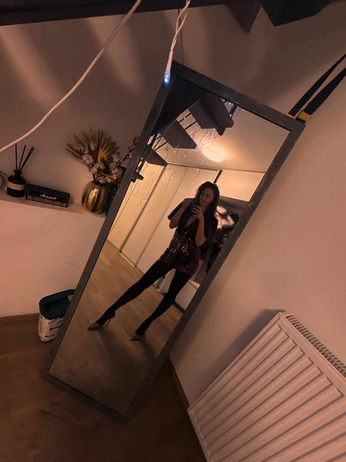 FOTO: Moderátorka Ivana Kulhánková je velmi krásná. – stránka 2