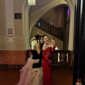 Anna s Andrejou jsou velké kamarádky.