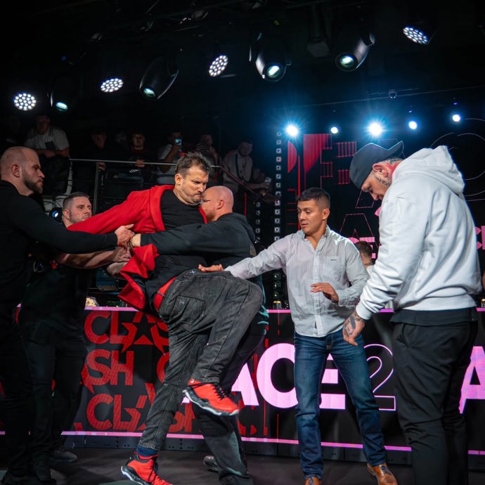 FOTO: Pali Hari je s Václavem Mikuláškem na nože. – stránka 4