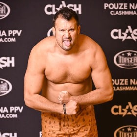 Pali Hari je mezi diváky Clashe na seznamu neoblíbených influencerů.