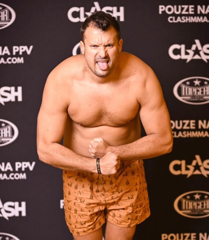 FOTO: Pali Hari je mezi diváky Clashe na seznamu neoblíbených influencerů. – stránka 3