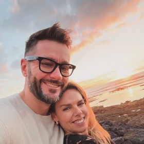 Marek Ztracený s manželkou ve Španělsku.