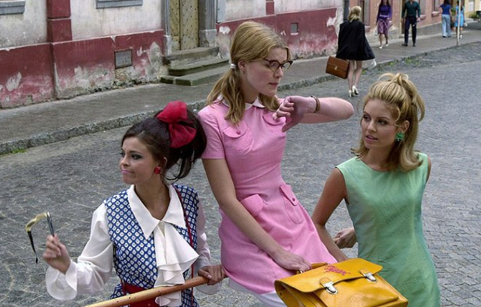 FOTO: Betka Stanková, Anna Veselá a Zuzana Norisová ve filmu Rebelové. – stránka 2