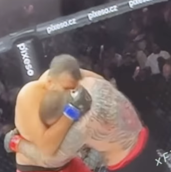 FOTO: Pali Hari pokousal Václava Mikuláška. – stránka 1