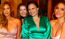 Vražedný dekolt Verešové, hluboký výstřih Moravcové i odhalená Perkausová. Nejodvážnější outfity z plesu