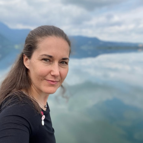 Šárka Strachová se dnes věnuje celostnímu koučování a pomáhá lidem  najít novou životní cestu. Tak, jak to kdysi dokázala ona sama.