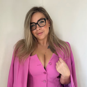 Na Instagramu ji můžeme najít na profilu Řekni ano stylu. 