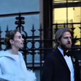 Romantická valentýnská veselka se konala v historickém kostele v New Yorku.