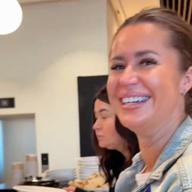 Aneta Nečasová u občertsvení.