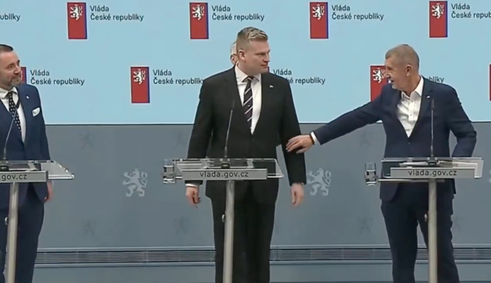 FOTO: Filip Turek během tiskové konference k představení nového kandidáta na ministra životního prostředí zažil moment, na který jen tak nezapomene. – stránka 2