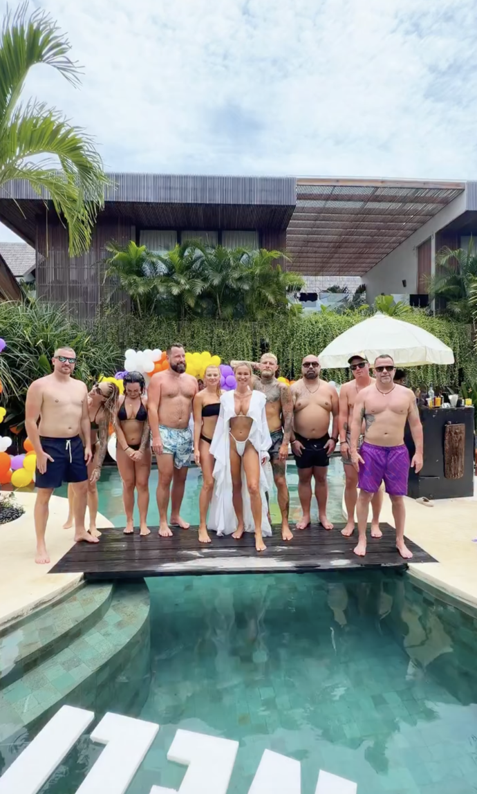 FOTO: Nela Slováková si narozeniny užila se svými přáteli. – stránka 13