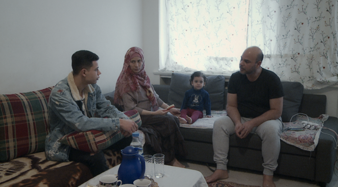 FOTO: Dokument mapuje deset let života rodiny Alhariri. – stránka 2