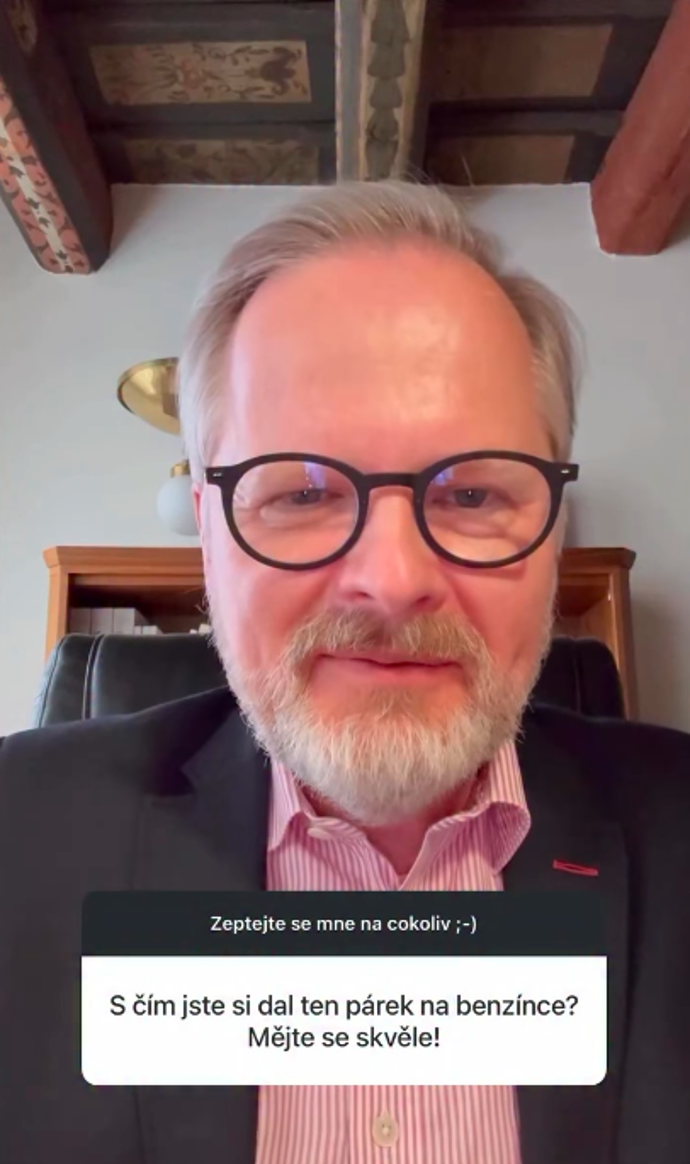 FOTO: Petr Fiala kopíruje Babišovo Čau lidi. – stránka 1