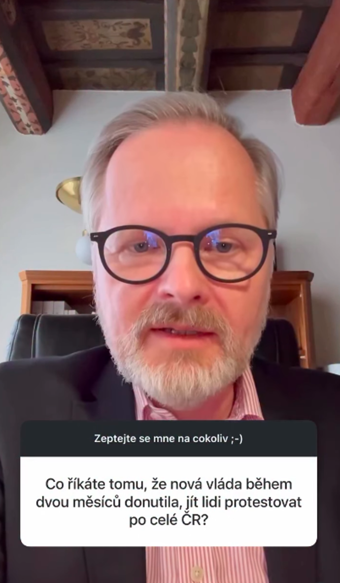 FOTO: Fiala odpovídá i na zásadnější otázky než párky v rohlíku.