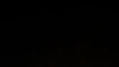 FOTO: Iránský dron dopadlo do města Dubaj.