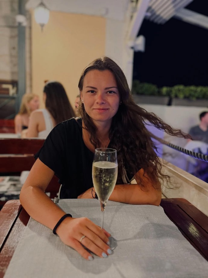 FOTO: Sára Čajanová si umí užívat život. – stránka 2