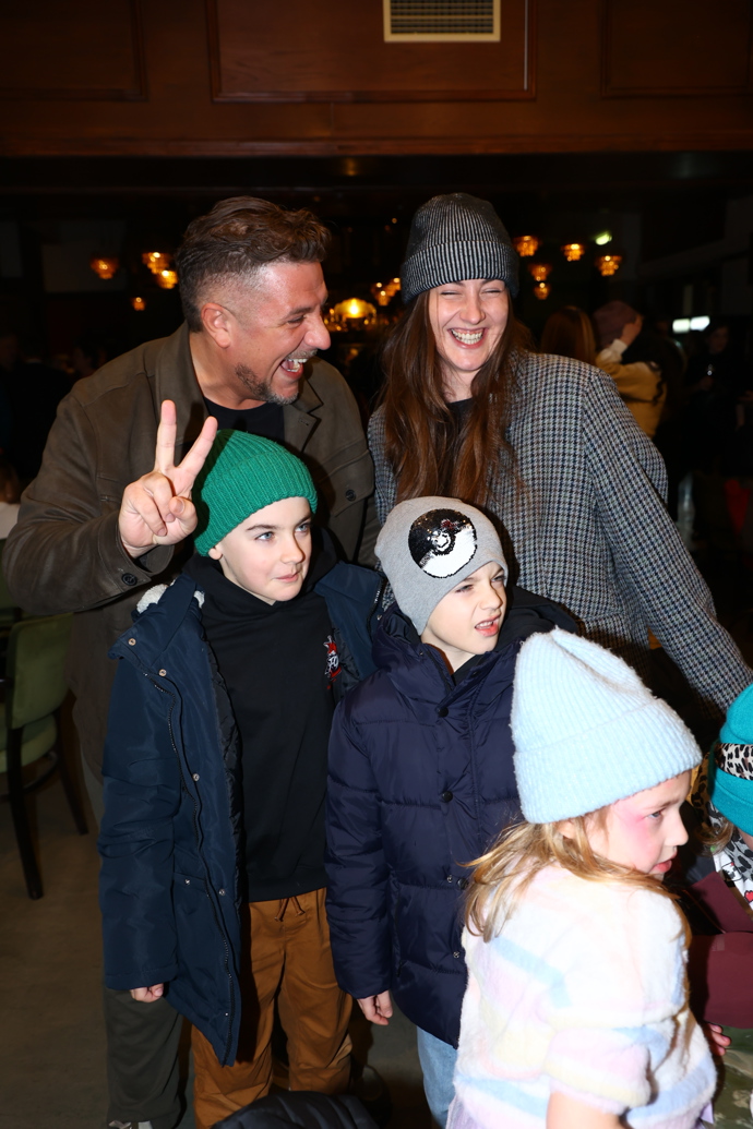 FOTO: Michal Holán vyvedl rodinu. – stránka 8