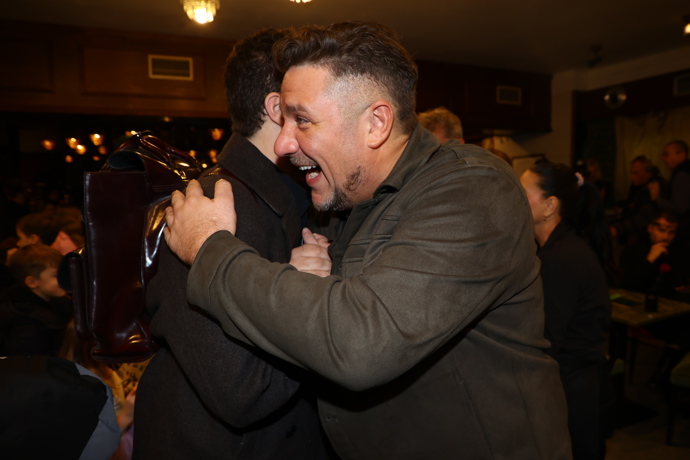 FOTO: Michal Holán se vítal s kolegy. – stránka 4