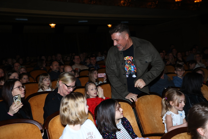 FOTO: Michal Holán vyrazil do kina. – stránka 2