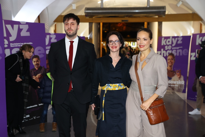 FOTO: Lucie Vondráčková dorazila na premiéru filmu Když se zhasne. – stránka 21