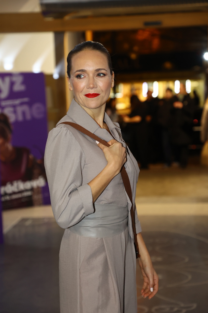FOTO: Lucie Vondráčková na premiéře filmu Když se zhasne. – stránka 19