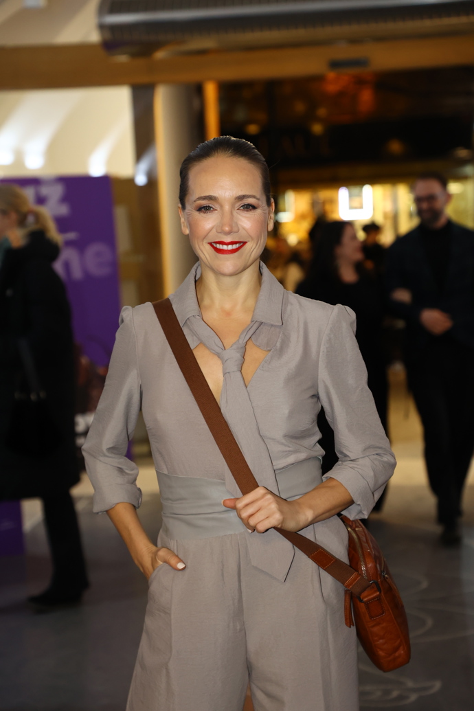 FOTO: Lucie Vondráčková rozdávala úsměvy. – stránka 19
