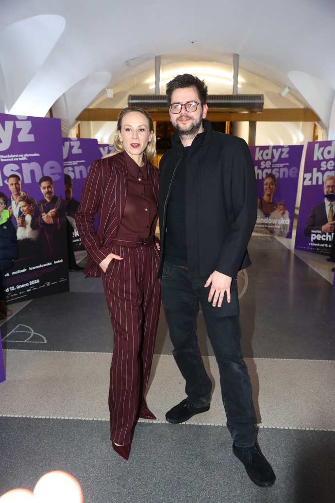 FOTO: Petra Hřebíčková dorazila na premiéru filmu Když se zhasne. – stránka 17