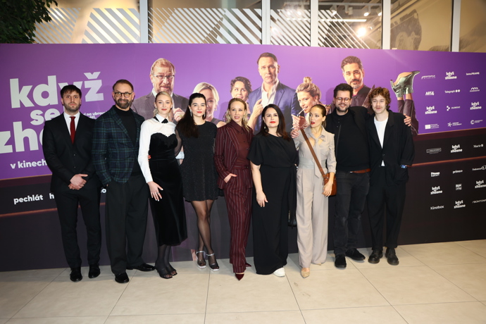 FOTO: Herecká delegace na premiéře filmu Když se zhasne. – stránka 1