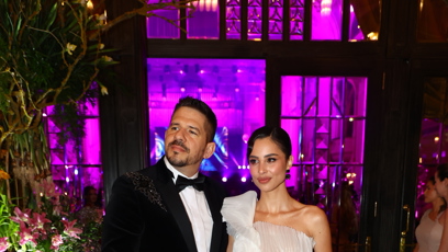 FOTO: Obecní dům se pomalu plní krásnými ženami v originálních róbách.