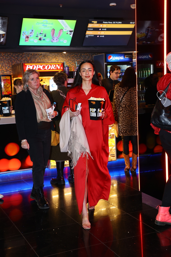 FOTO: Dorazila také Mirka Pikolová. – stránka 5