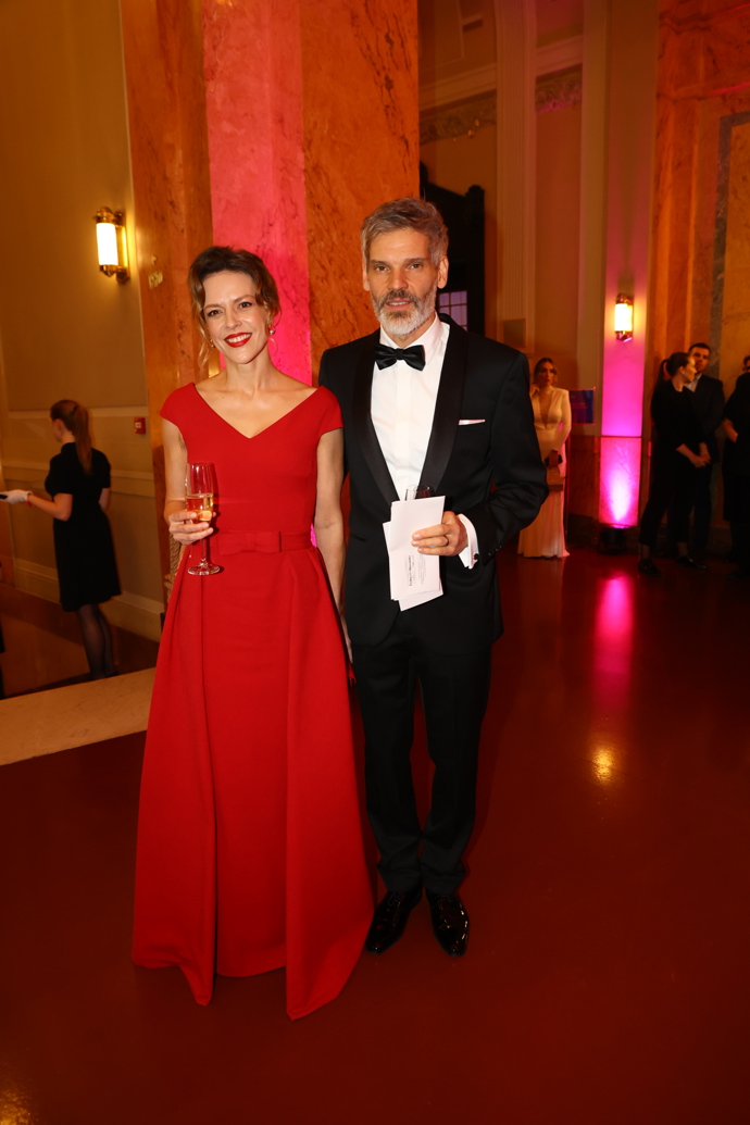 FOTO: Andrea Růžičková vynesla dlouhé rudé šaty. – stránka 3