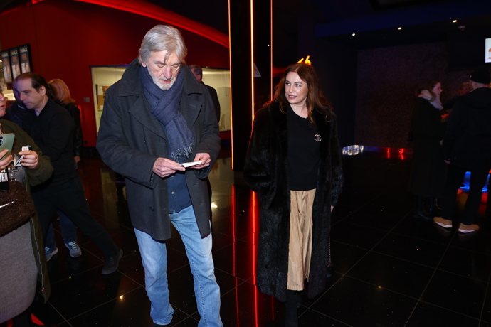 FOTO: Vladimír Kratina dorazil po boku půvabné brunety. – stránka 6