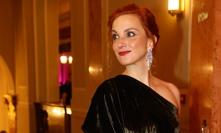 Michaela Maurerová zvolila sametové šaty.