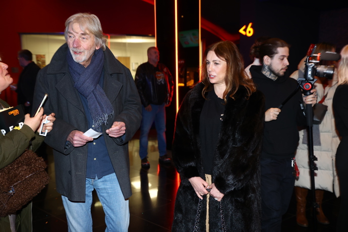 FOTO: Vladimír Kratina dorazil v dobré náladě. – stránka 5