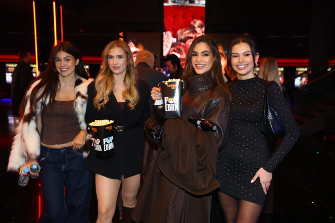 FOTO: Gabriela z Love Islandu po boku krásek z Bacheloru.